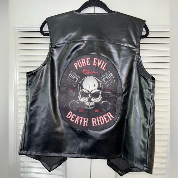 Spirit Halloween Costume Adult Biker Vest Black Skulls Unisex size S/M - Picture 3 of 6
